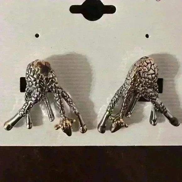 NEW Giraffe Stud Earrings, Cute Fun Quirky, Animal Lover, Nature Inspired - Picture 1 of 1